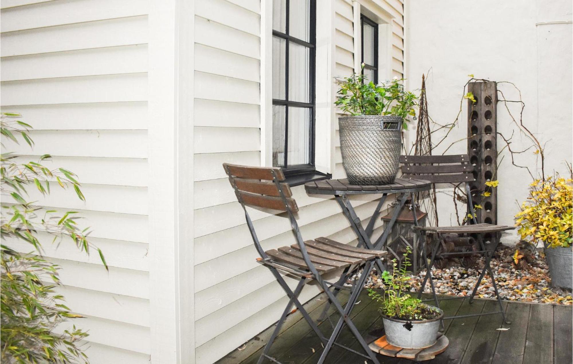 1 Bedroom Amazing Apartment In Ystad Exterior photo